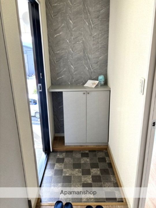 フォーレスタナベの玄関