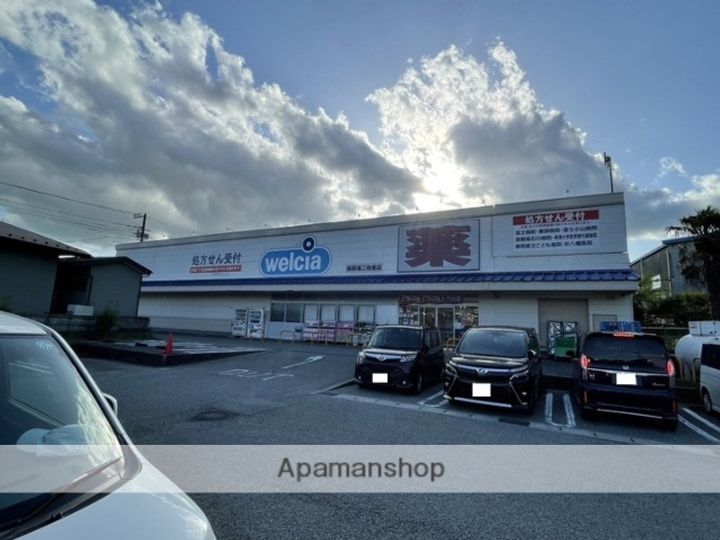 フォーレスタナベの周辺