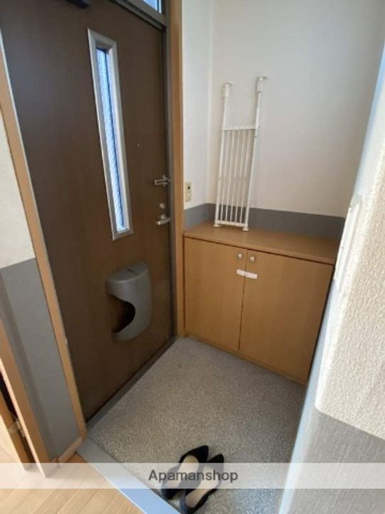 ガーデンコート西添の玄関