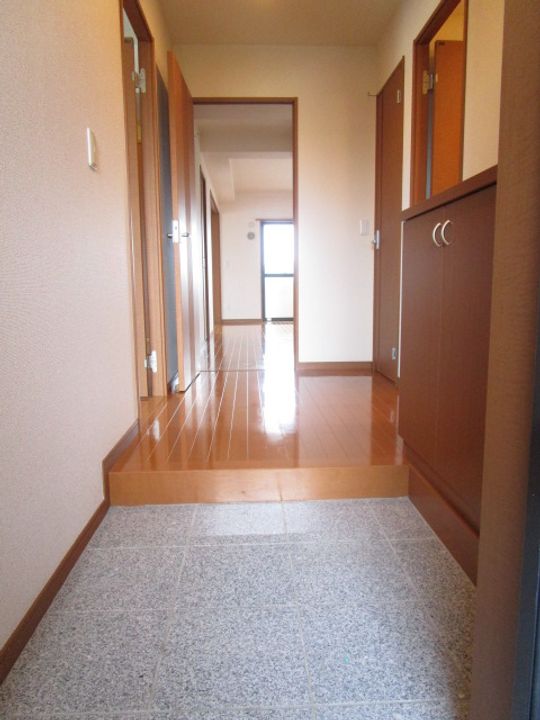 カルフール・パレの玄関