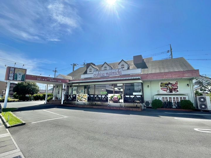 カルフール・パレの周辺