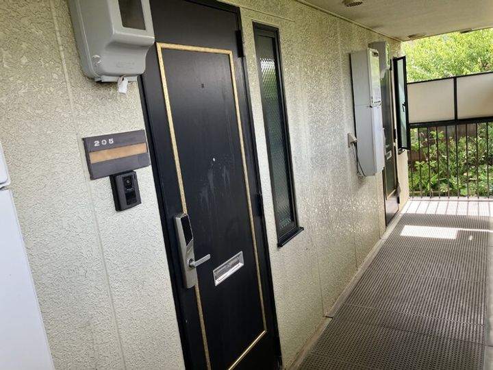 メゾンエスポワール205の玄関