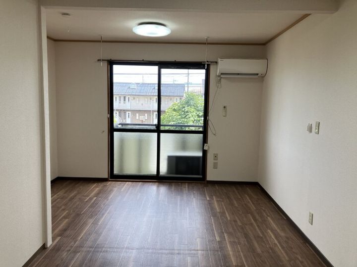 メゾンエスポワール205の居間