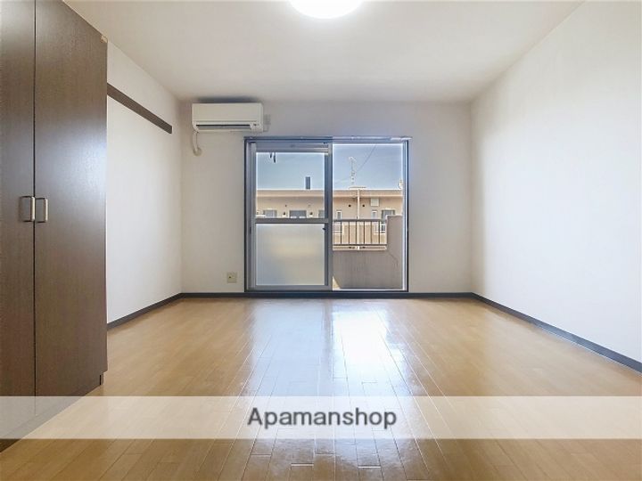 アルタイルN502の居間