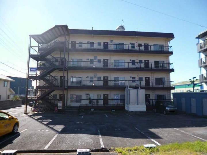 鈴木マンション102の外観