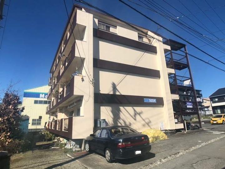 鈴木マンション102の外観