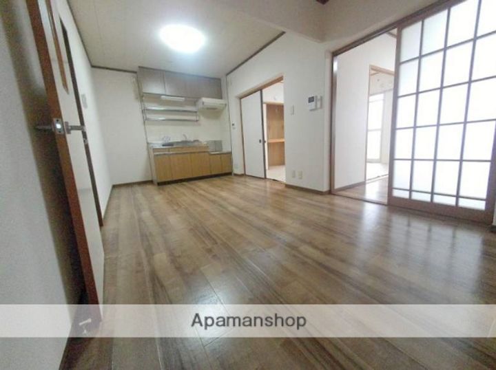 シャルマン駿河台の居間