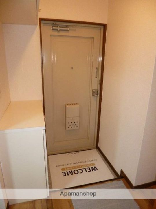 シャルマン駿河台の玄関