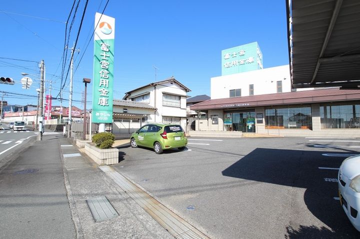 セレ グレージュの周辺