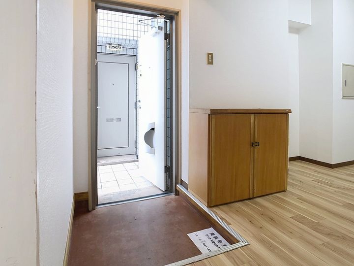 吉原パークハイツ205の玄関