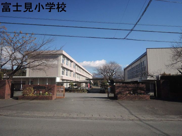 ドルチェ カーサの周辺