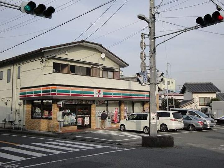 ジュリエッタ101の周辺