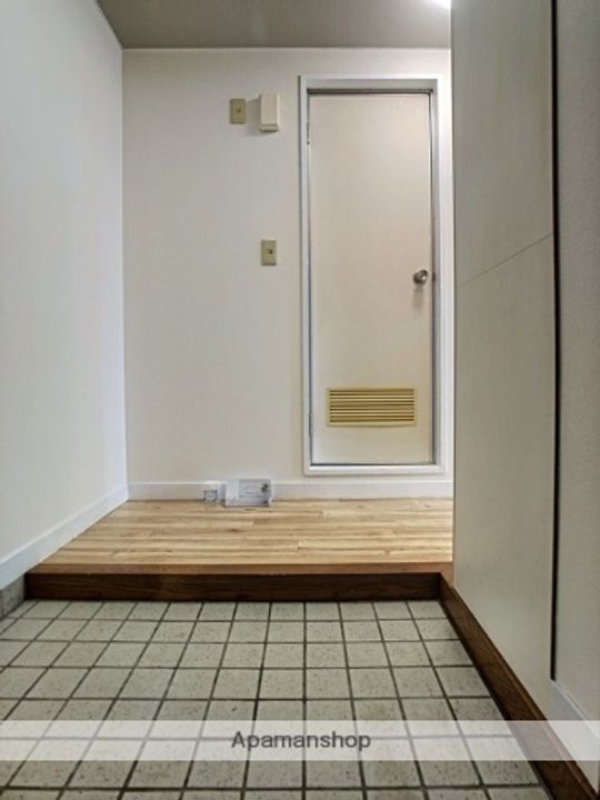 ピーコックマンション407の玄関