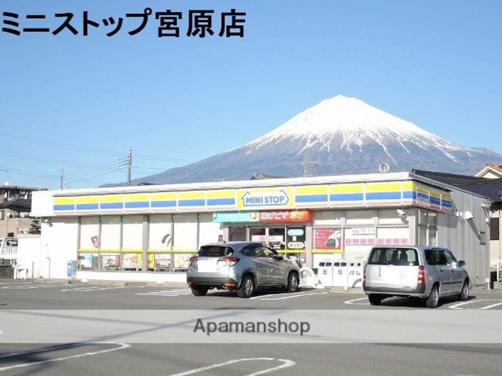 グランフィールズの周辺