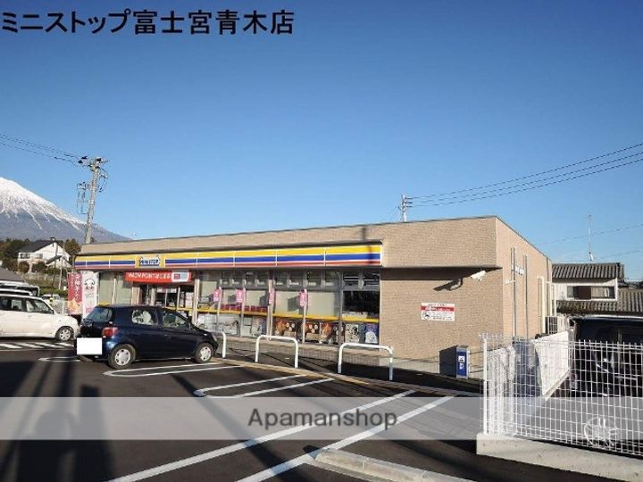 グランフィールズの周辺