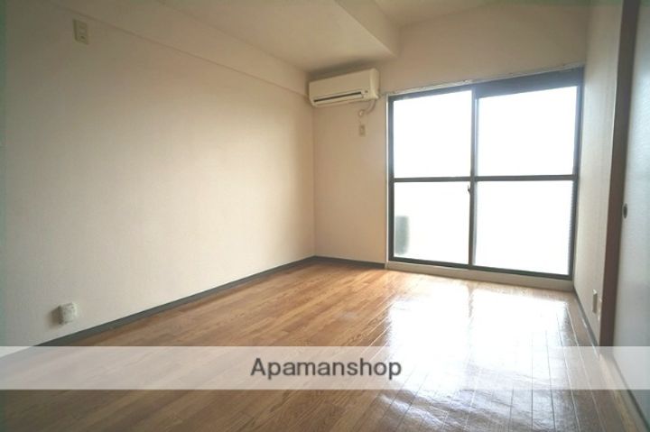 静岡県浜松市中央区海老塚1丁目の賃貸マンションの居間