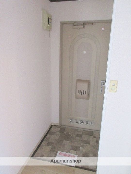 ハイレジデンス南平台201の玄関