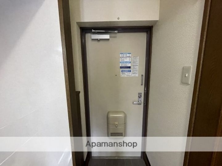 クロスロード広沢の玄関