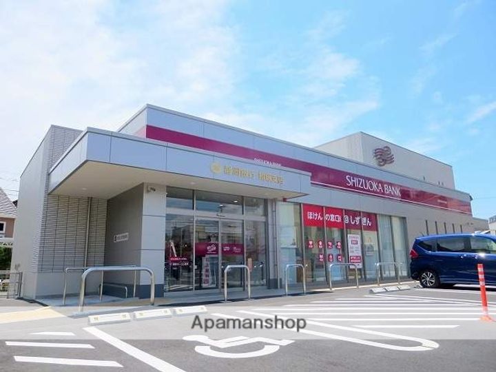 クロスロード広沢の周辺