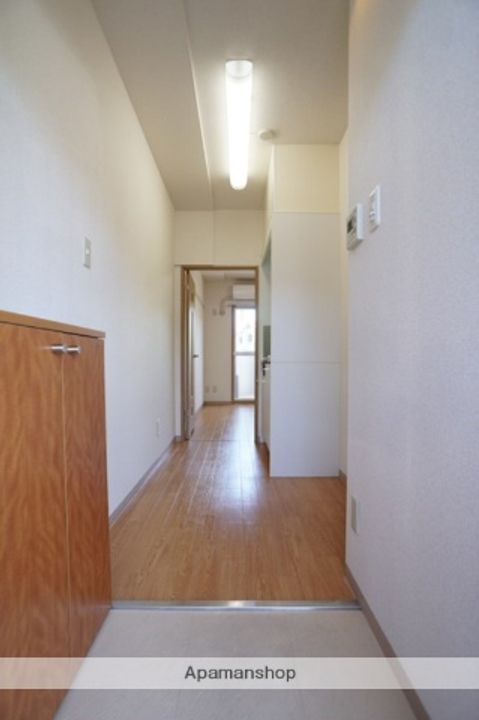 ホワイトコーポⅠ104の玄関