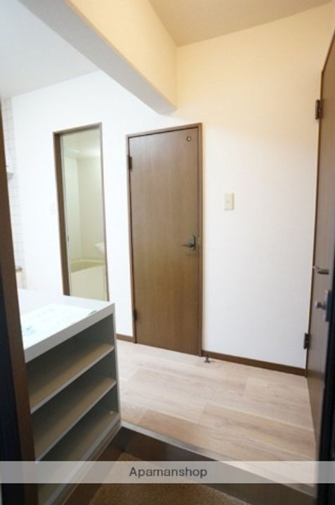 静岡県浜松市中央区北寺島町の賃貸マンションの玄関