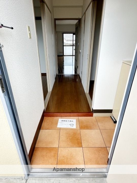 シャングリラ三谷の玄関