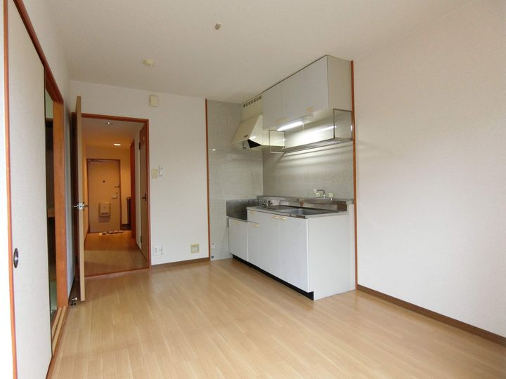 SURPLUSカーサ・フローレの居間