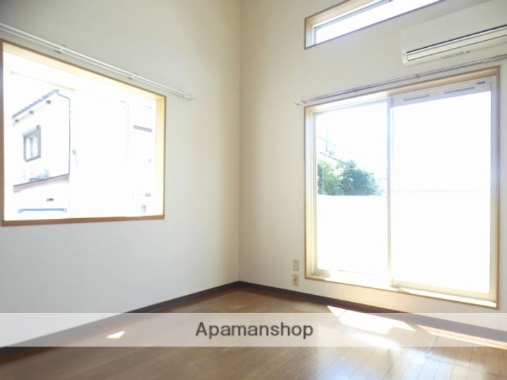 ビバリーハウス萩丘Aの居間