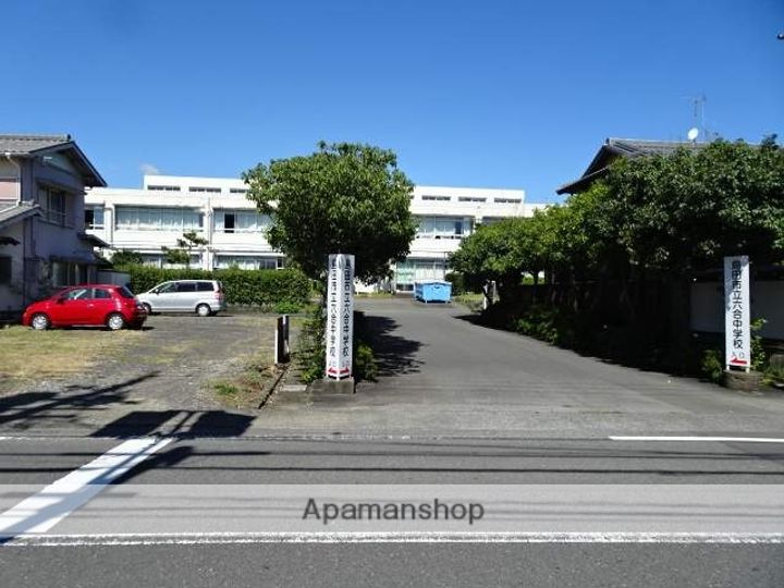 クレシェンテの周辺