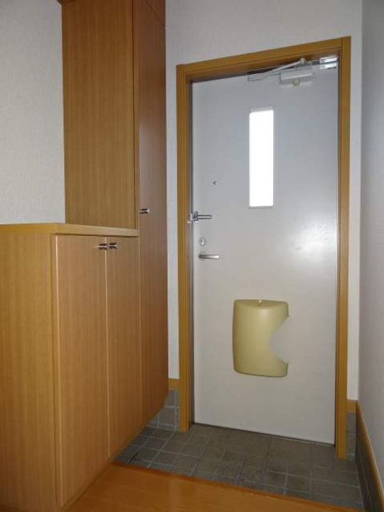 プラシドAの玄関