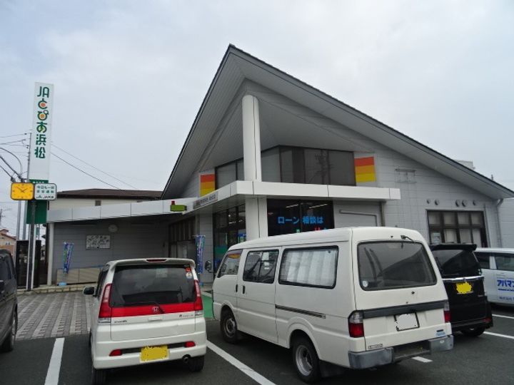 アンビシャスの周辺