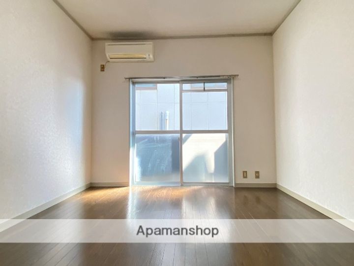 マンション紫尾207の居間