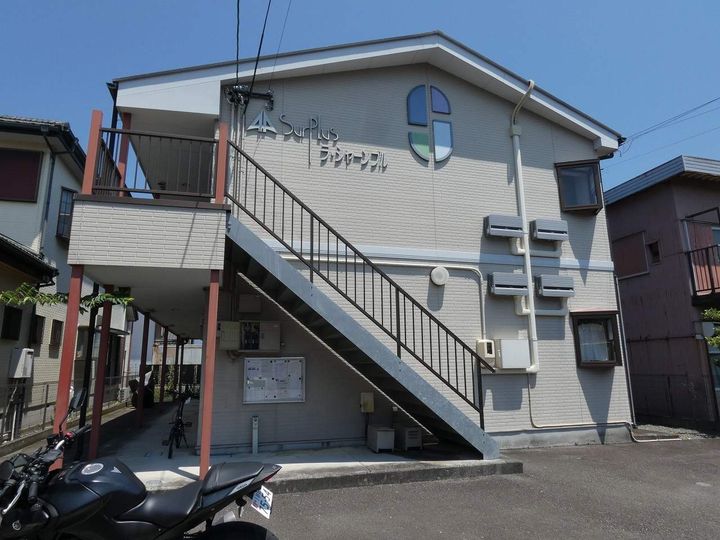 SURPLUSラ・シャーンブルの外観