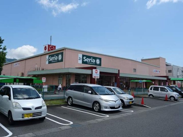 SURPLUSラ・シャーンブルの周辺