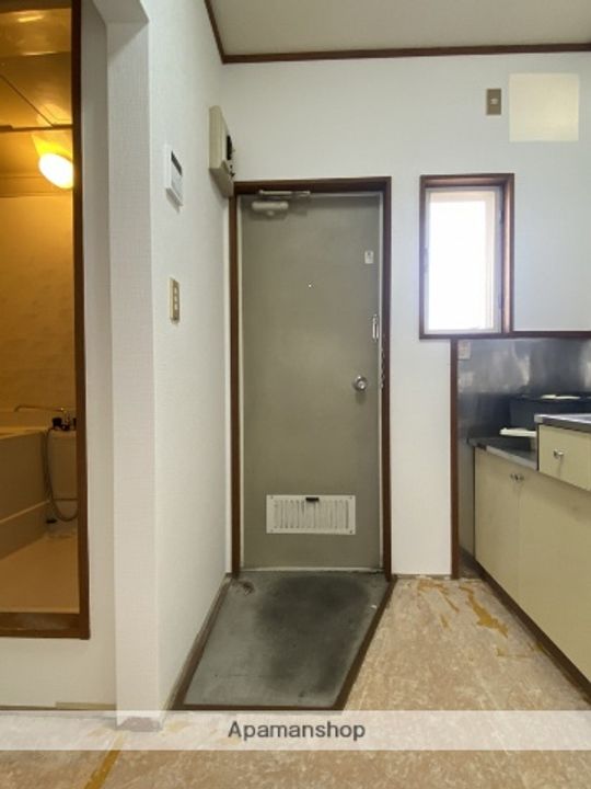 ドミールヨシダの玄関