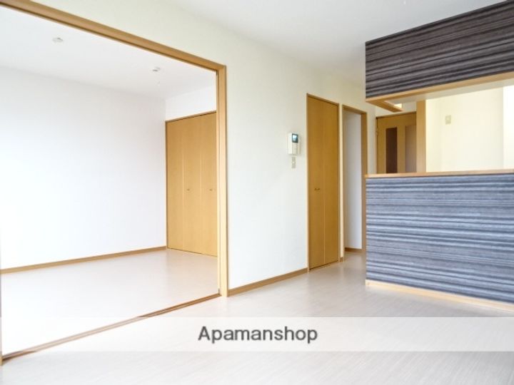 フロイデ宮竹302の内装