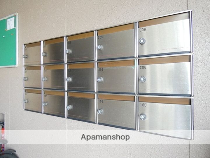 フロイデ宮竹302の外観