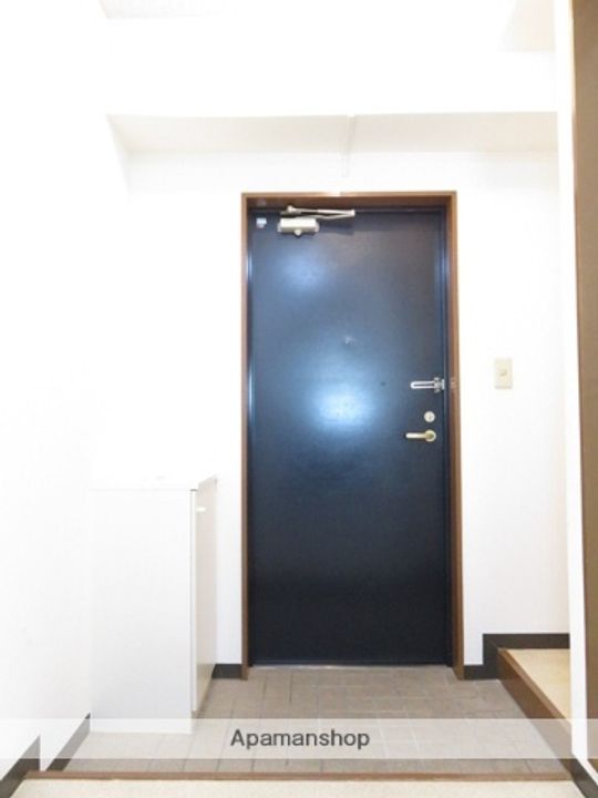 アルファビルの玄関