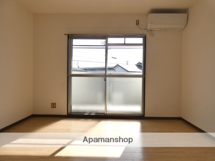栄マンションの居間