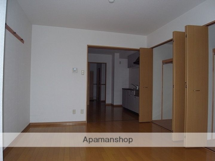 トゥーレジュールE201の居間