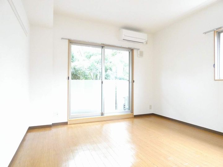 サンライフ鴨江の居間