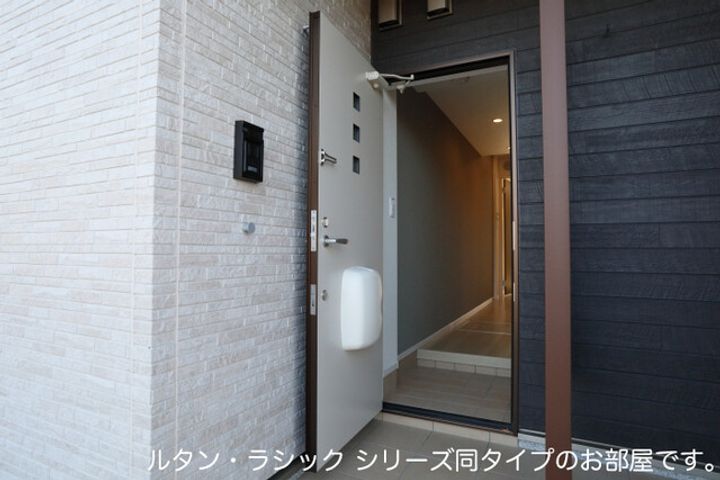 ヒカルサ藤枝高柳Ⅱの玄関