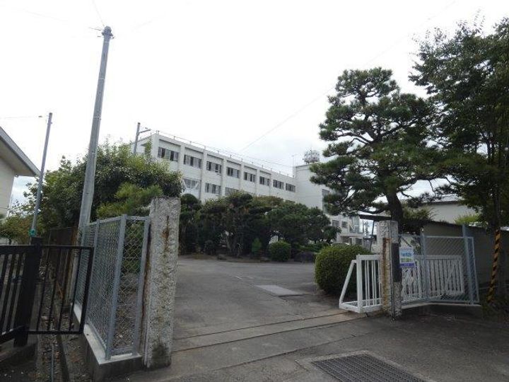 アヴァンスパレイルの周辺