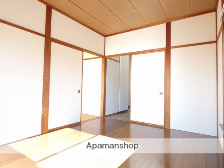 平和荘の居間