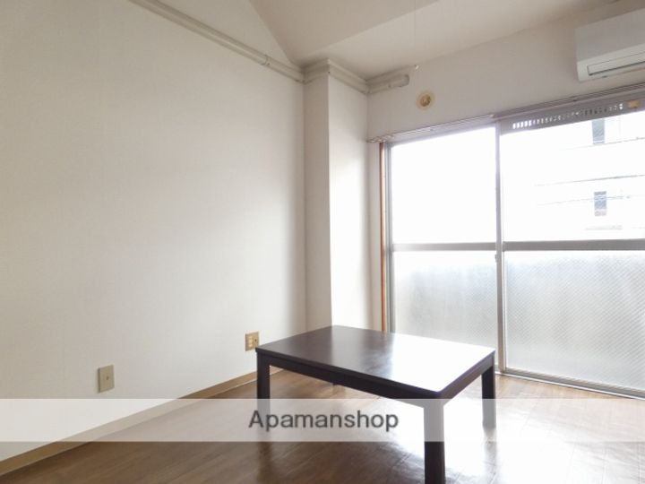 CASA元浜202の居間