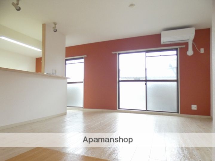 長屋マンションの居間