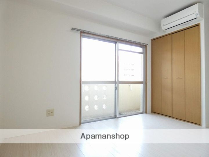 ESPOIR板屋の居間