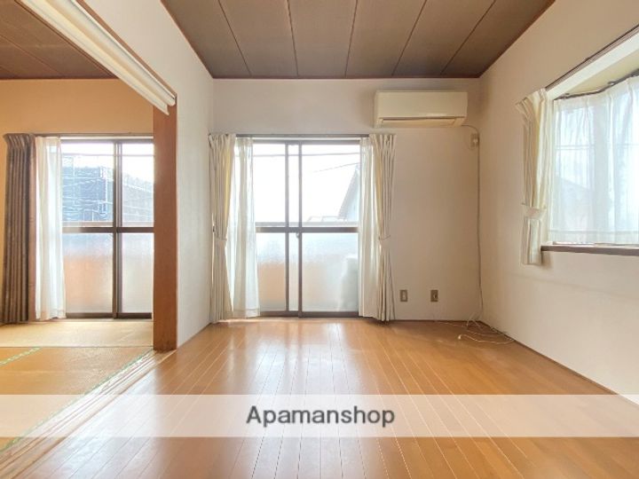 レ・アール小池Aの居間