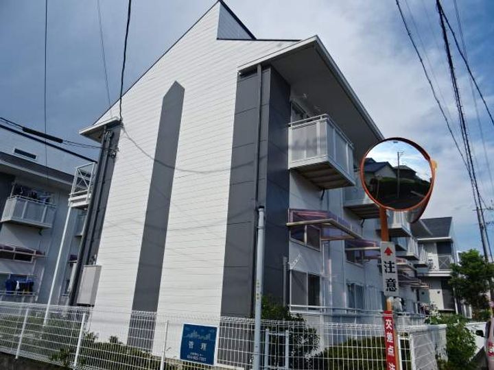 フローラ泉町Eの外観