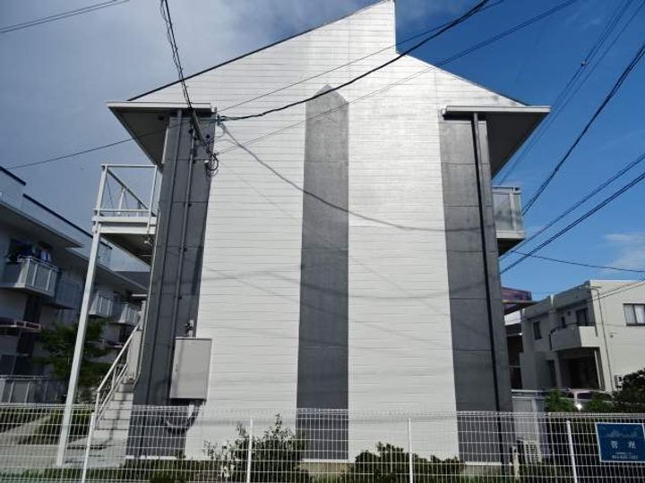 フローラ泉町Eの外観